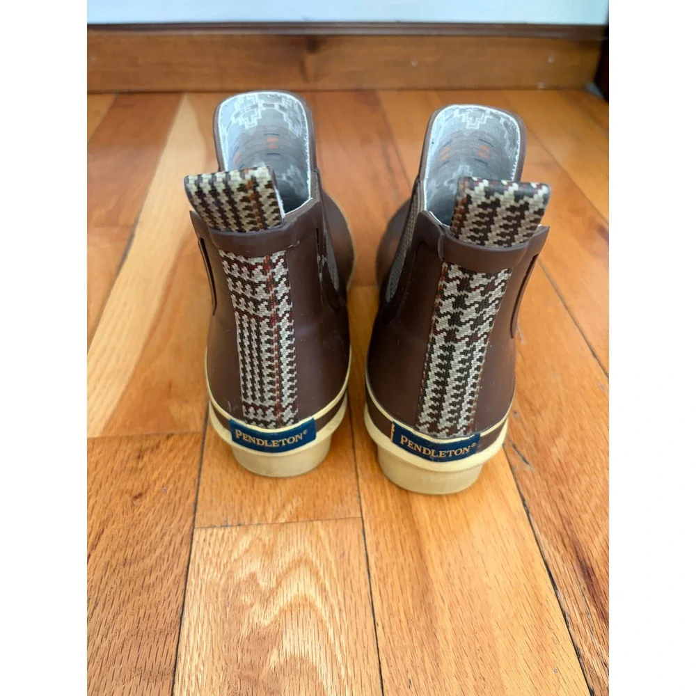 Pendleton Glen Plaid Chelsea waterproof rain boots brown woman's size 6